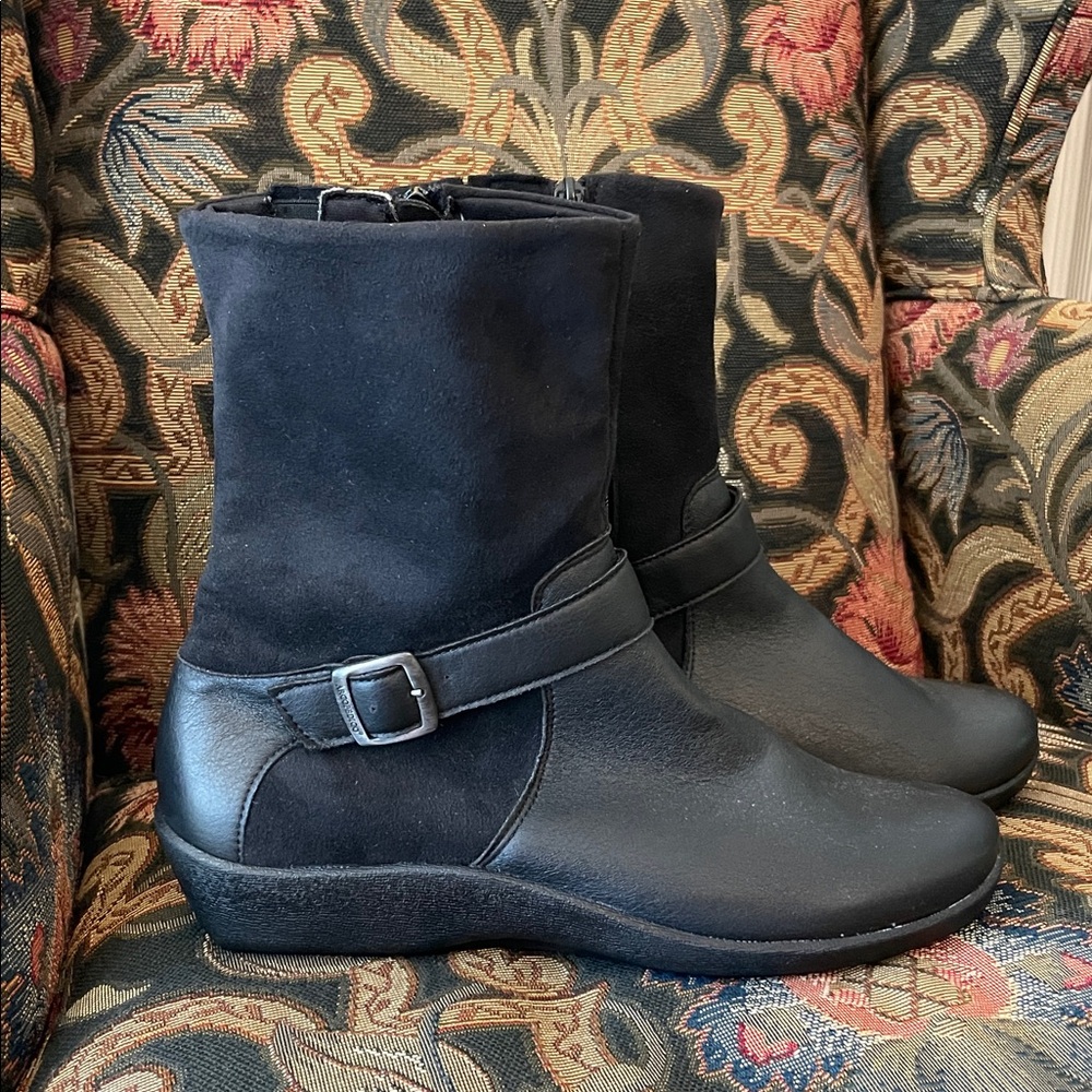 NEW Arcopedico Comfort Black Ankle Boots with Buckle Detail
